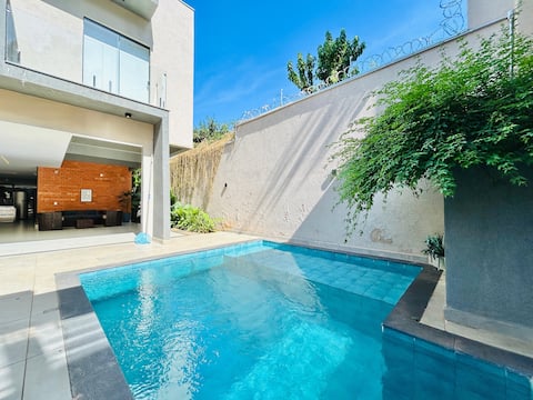 House with 7 en-suites with air-conditioning/ Events