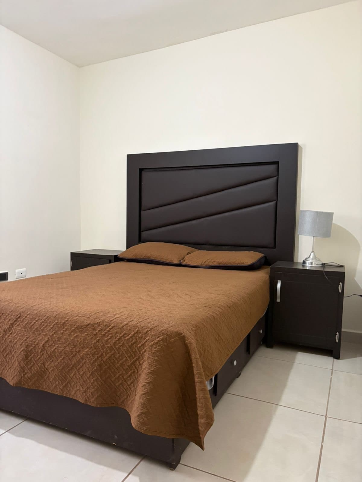 საძინებელი 1