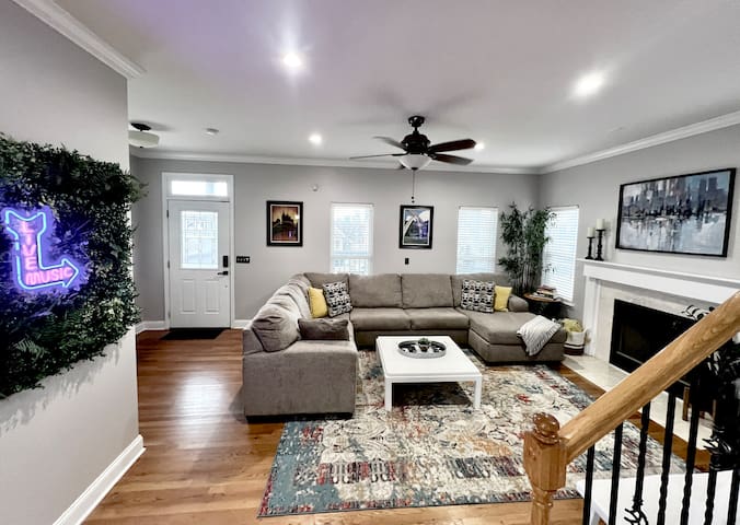 Nashville’s #1 View • Minutes to Broadway