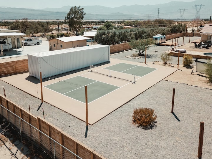Desert Moon, Acre, Pet Friendly, Pickleball Court - Houses for