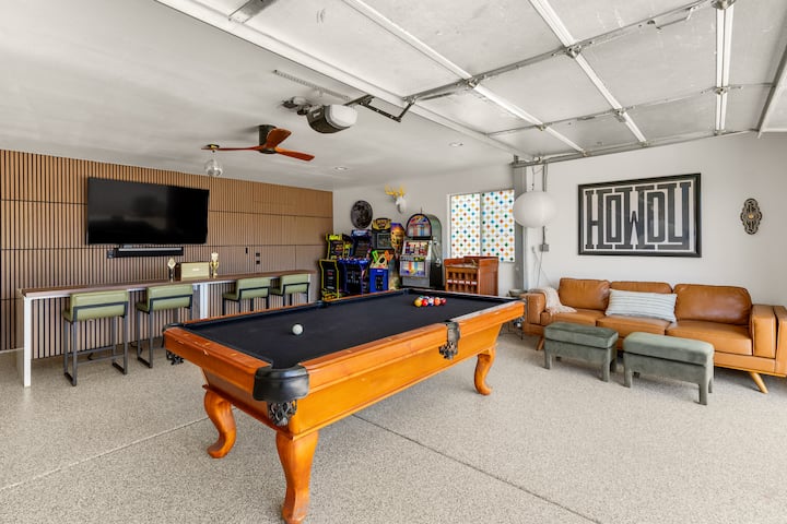 Desert Moon, Pickleball, Game Room, Pet Friendly