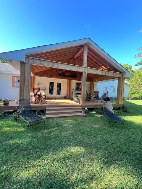 3ac waterfront retreat for max25 easy walk to town