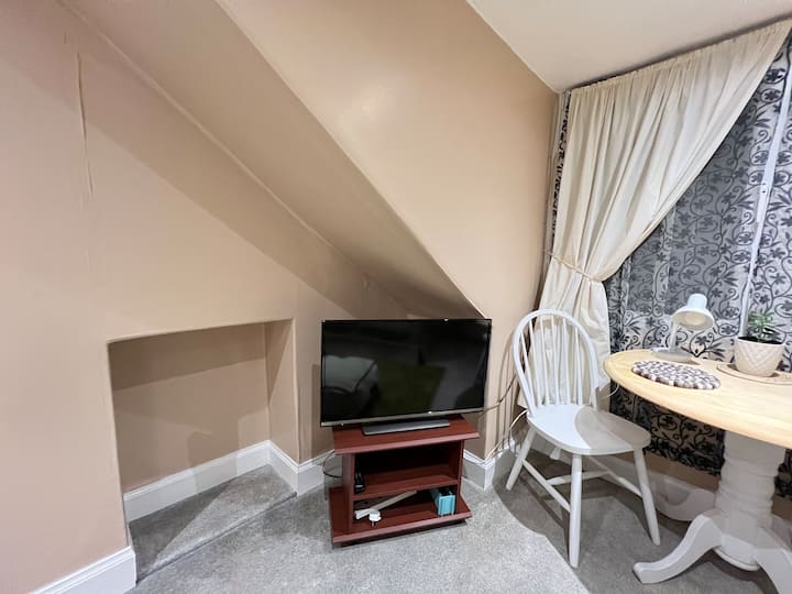 A Cozy Flat; A Stone Throw From The Sea. - Millport