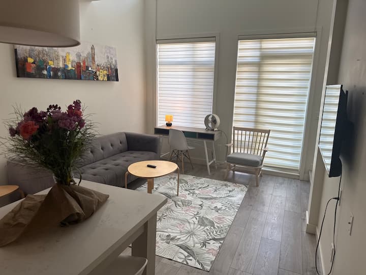 Stylish Loft Apartment | Heart Of Marda Loop 1 Br - Calgary