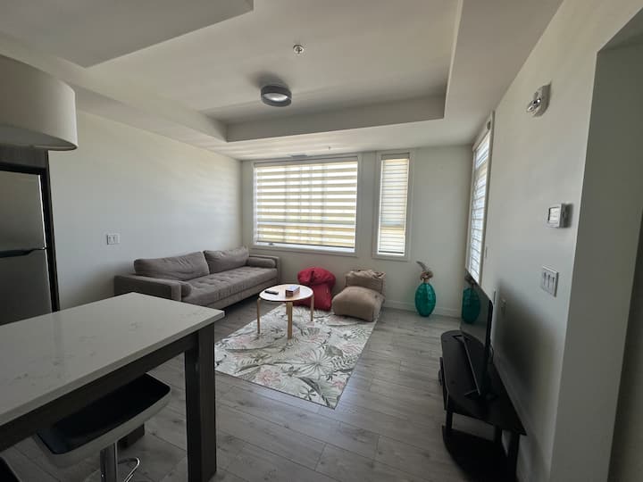 Bright Streetfront 1-bedroom | Prime 14th Street . - Calgary