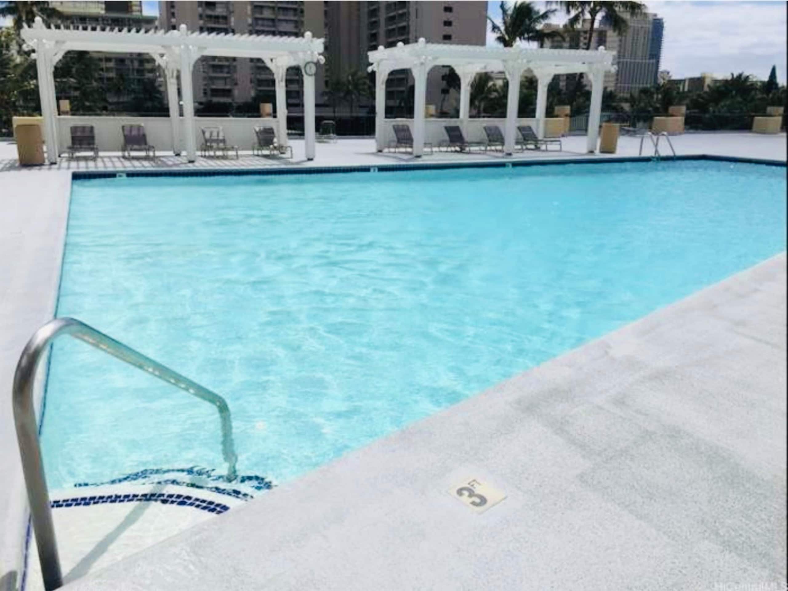 Condo in Honolulu · ★4.75 · Studio · 2 beds · 1 bath - Image 13