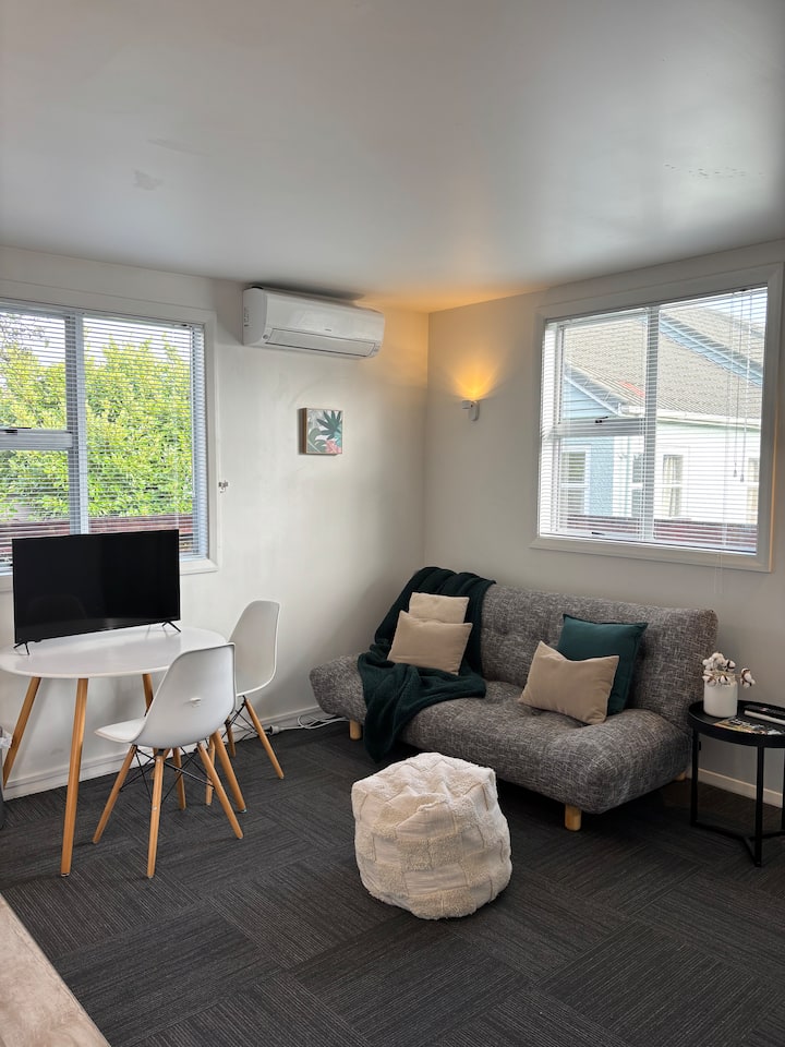 1 Bed Studio With Off Street Parking - 팔머스턴 노스