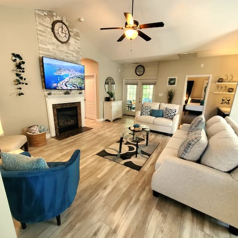 Top performing Airbnb: Foxberry Place, King suite and 2 Queens & Hottub! in Jacksonville