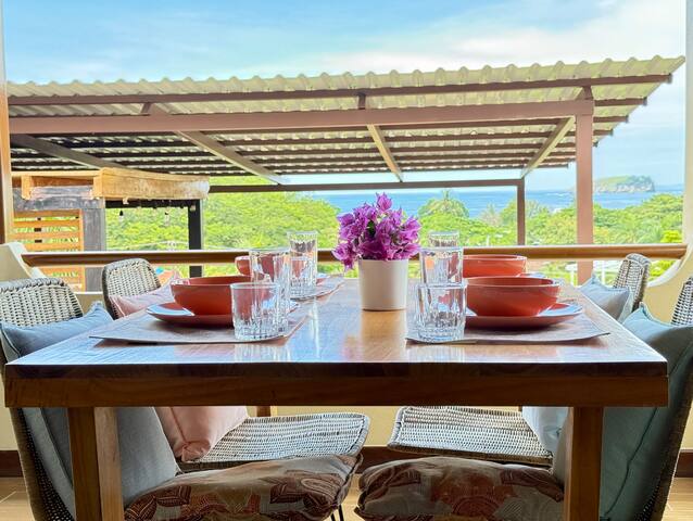 Modern 2- bd condo super close to the beach !