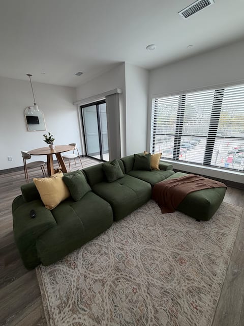 Successful Airbnb property: 5 minute Walk to MercedesBenz Stadium & State Farm in Castleberry Hill