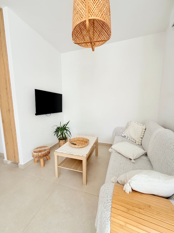 Sea Sky Mackenzie Residence - Warm 1br Apartment - Larnaca