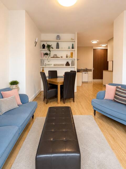 Top Airbnb: Sunny Prague Terrace Apartment, in Libeň