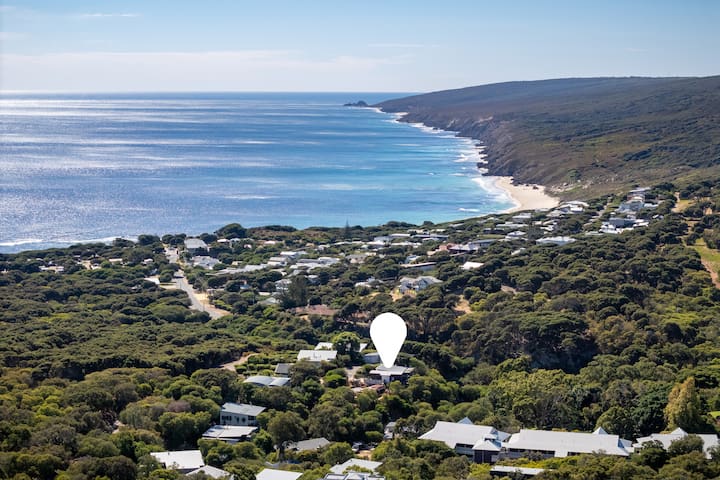 Spacious home, stroll to Yallingup Beach. gallery image 3