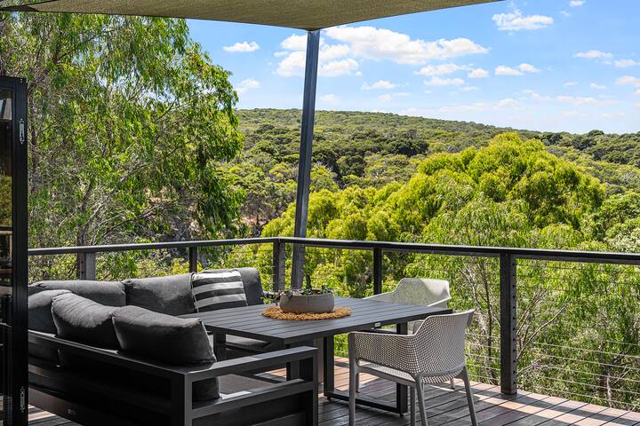 Spacious home, stroll to Yallingup Beach. gallery image 5