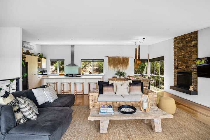 Spacious home, stroll to Yallingup Beach. gallery image 2