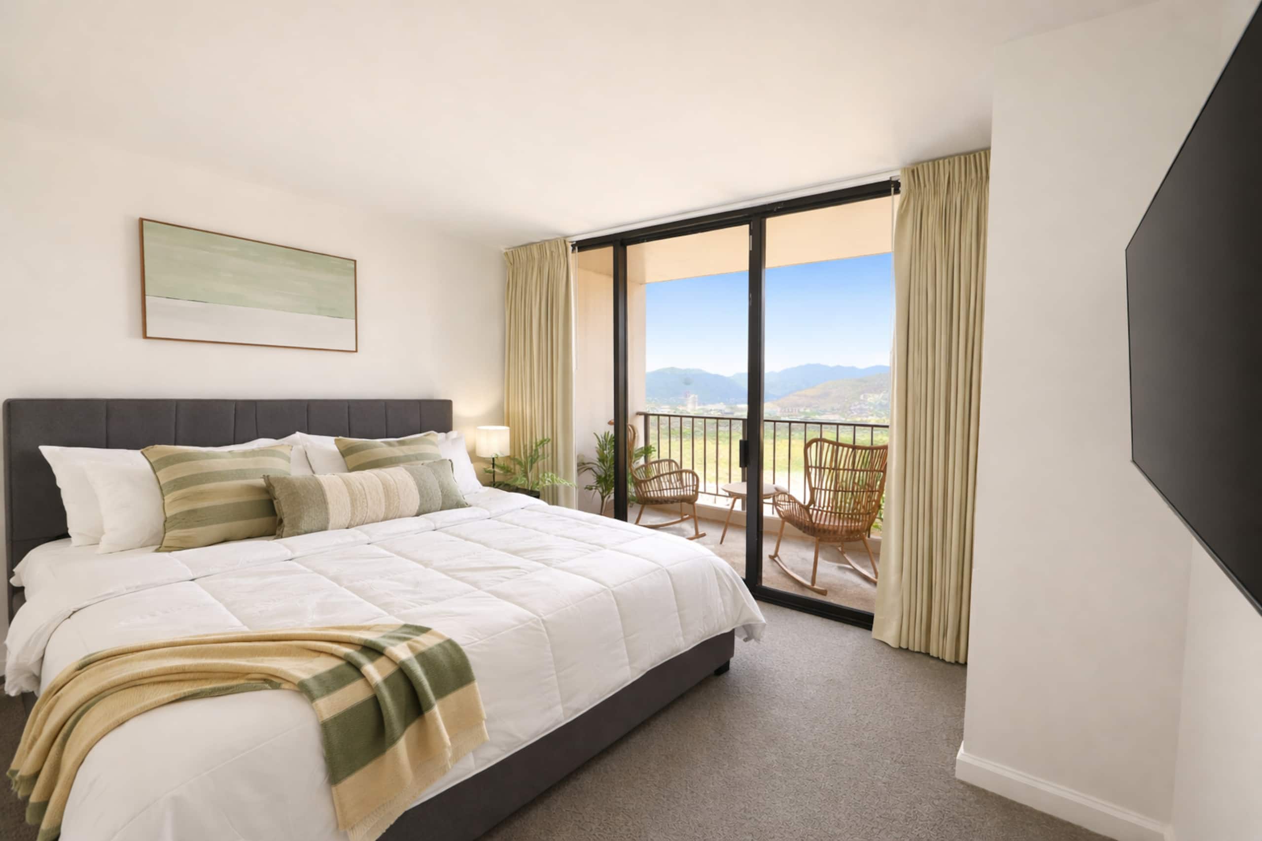 Condo in Honolulu · ★4.94 · 1 bedroom · 2 beds · 1 private bath - Image 19