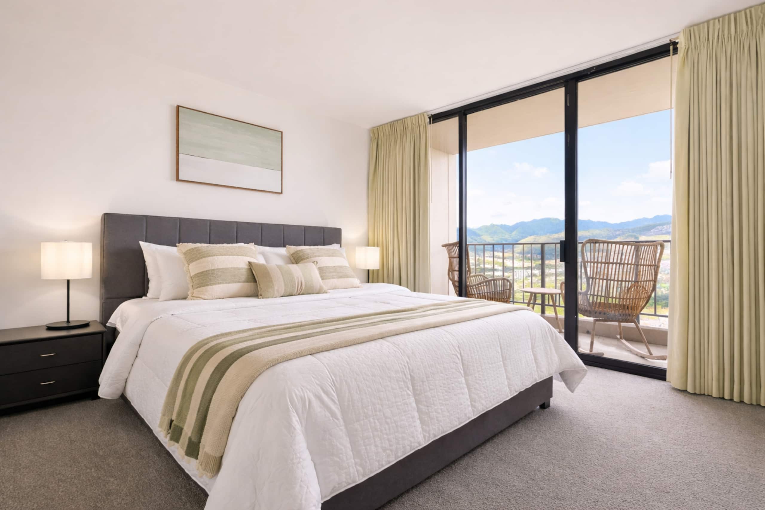Condo in Honolulu · ★4.94 · 1 bedroom · 2 beds · 1 private bath - Image 18