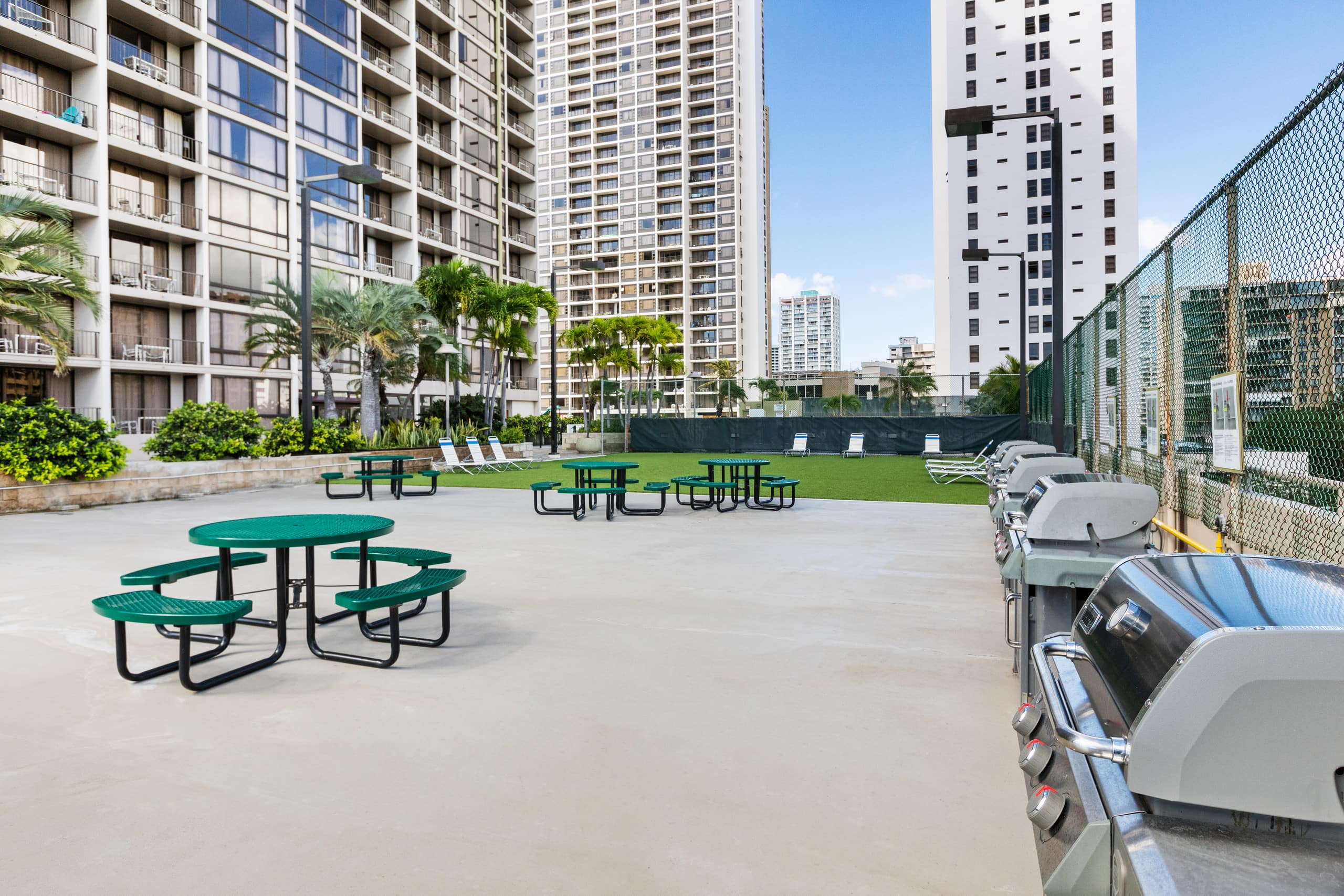 Condo in Honolulu · ★4.94 · 1 bedroom · 2 beds · 1 private bath - Image 39