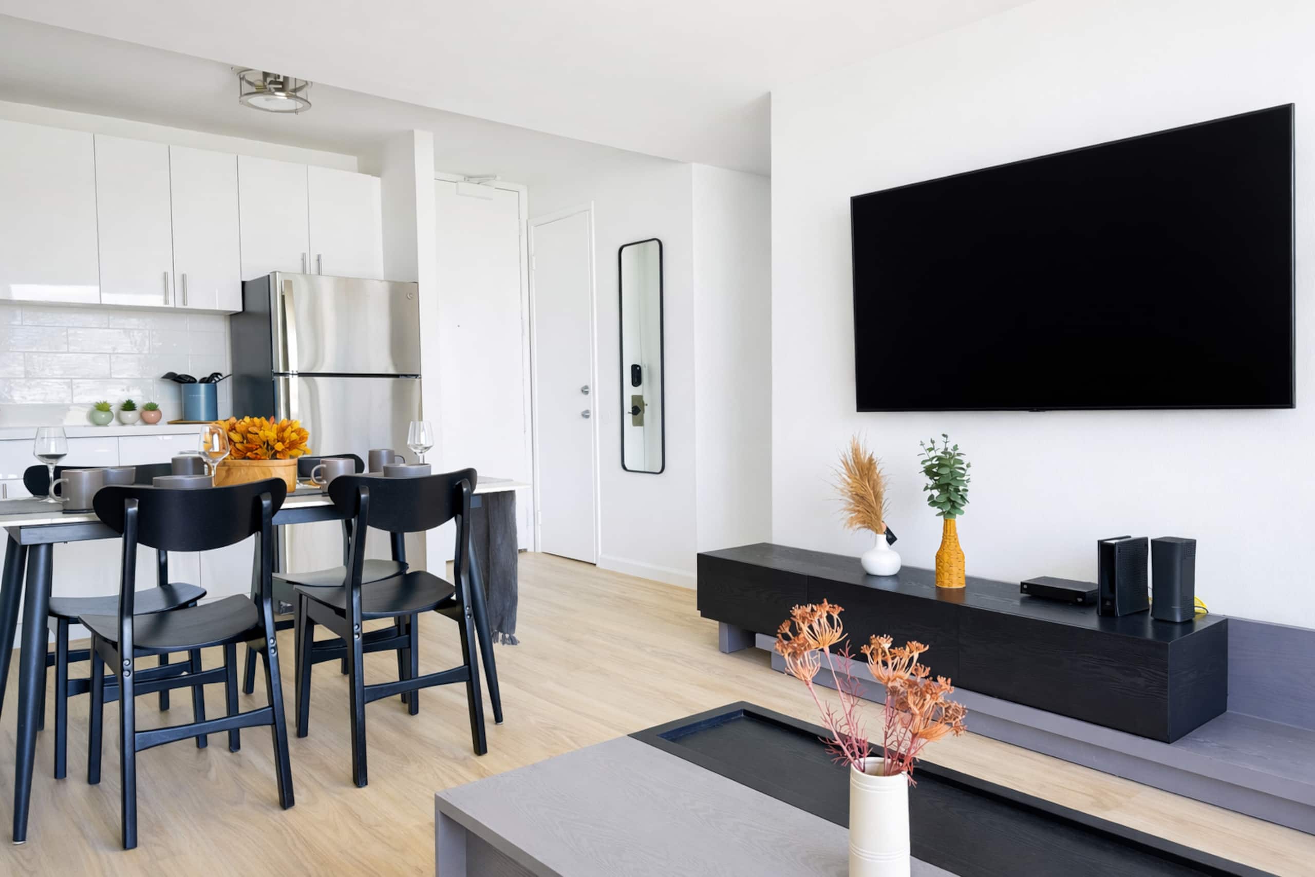 Condo in Honolulu · ★4.94 · 1 bedroom · 2 beds · 1 private bath - Image 10