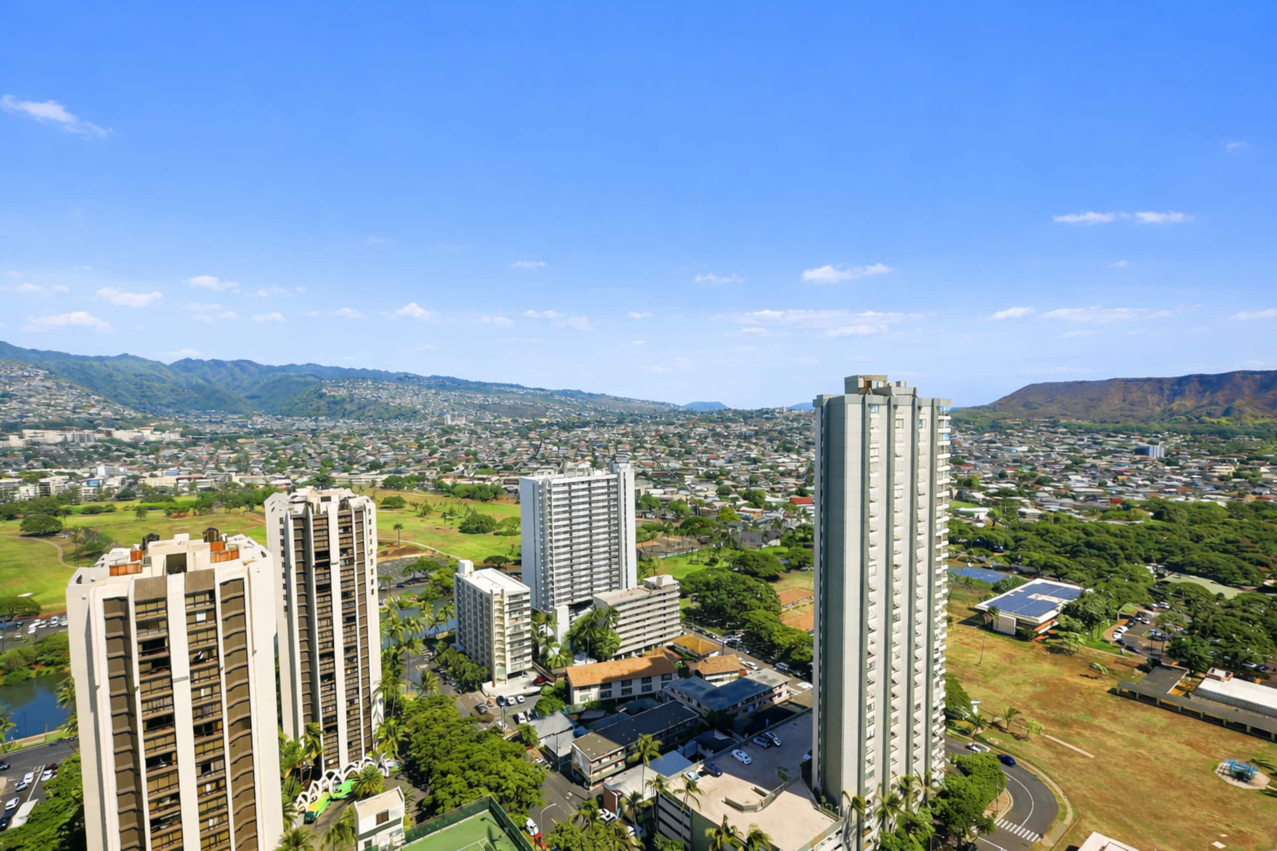 Condo in Honolulu · ★4.94 · 1 bedroom · 2 beds · 1 private bath - Image 25