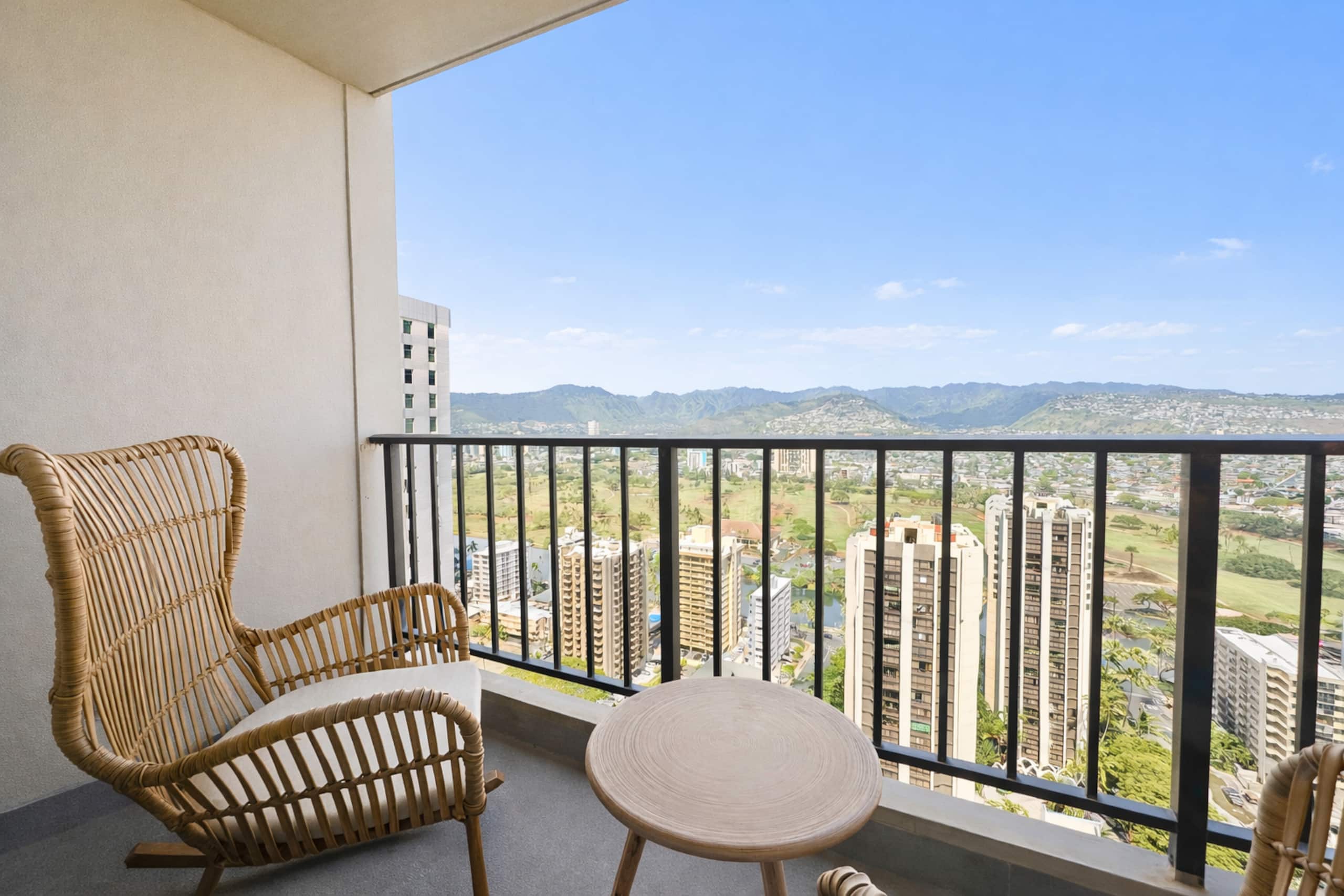 Condo in Honolulu · ★4.94 · 1 bedroom · 2 beds · 1 private bath - Image 24