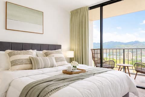 Unobstructed Mountain View 34F Suite|Free Parking