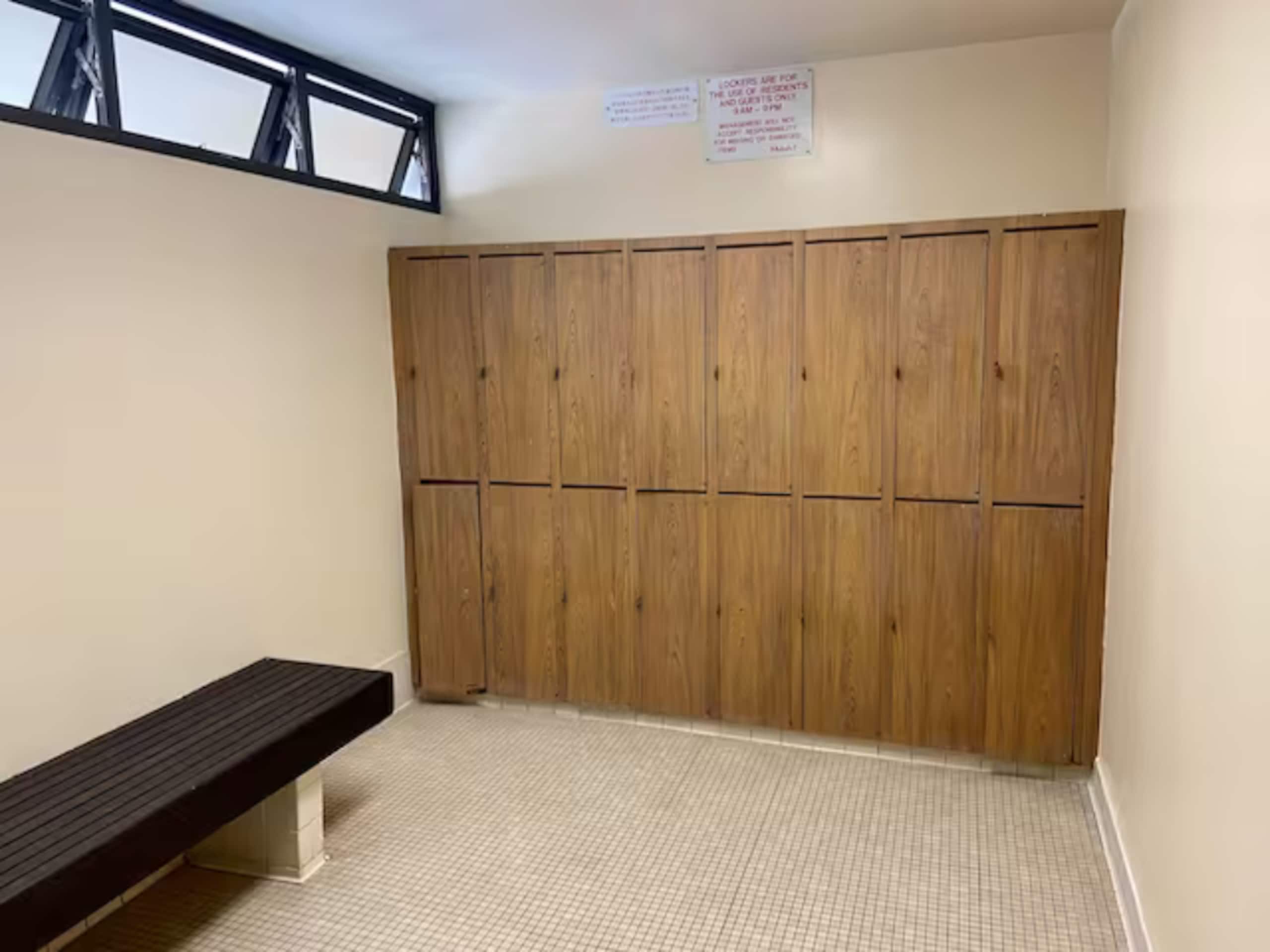 Condo in Honolulu · ★4.94 · 1 bedroom · 2 beds · 1 private bath - Image 38