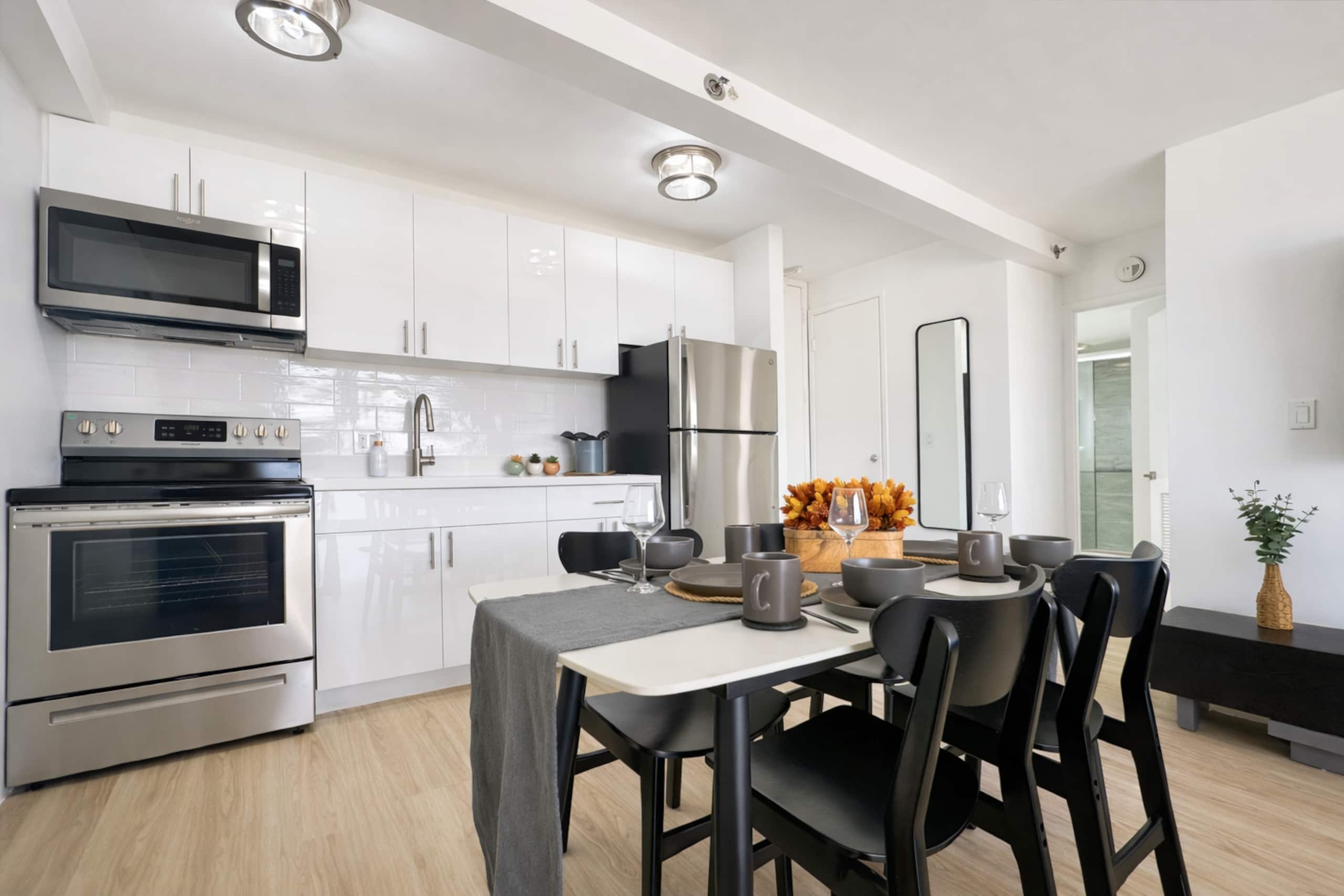 Condo in Honolulu · ★4.94 · 1 bedroom · 2 beds · 1 private bath - Image 12