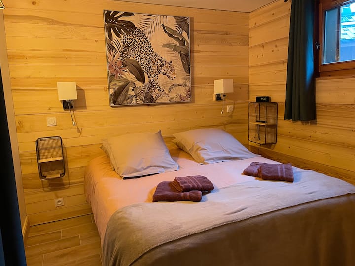 Génépi房间- 160x200床（形状记忆） -电视-衣柜- USB插头读卡器-闹钟 