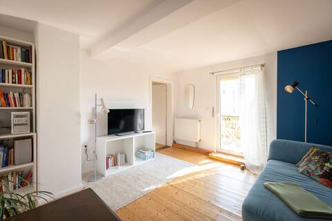 Charming 2 rooms plus bathroom and balcony without kitchen