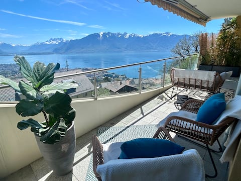 King Suite—Panoramic view over Mountains & Lake