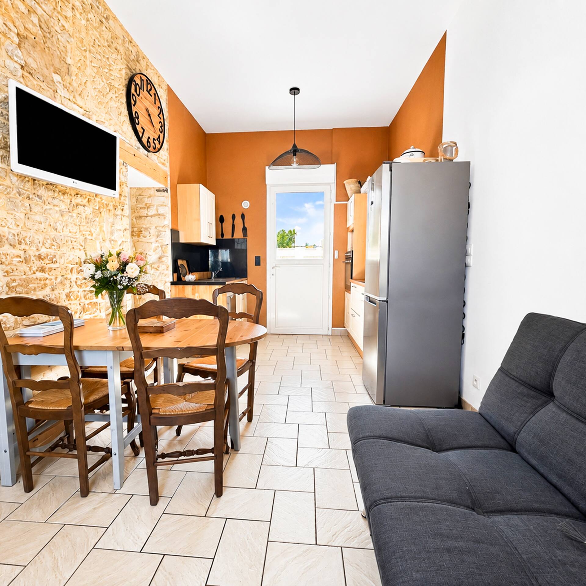 An endless summer in Lutin, sea view, direct beach access
