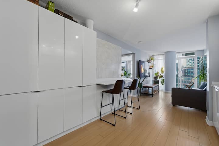 Cozy 2 Bedroom Steps From Cn Tower, Scotiabank. - Toronto