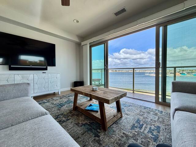 PRIME Waterfront Views, Parking, A/C, BBQ, Bikes! gallery image 4