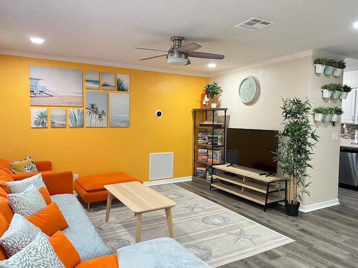 Cheerful 3-bedroom Home - Clearwater, FL