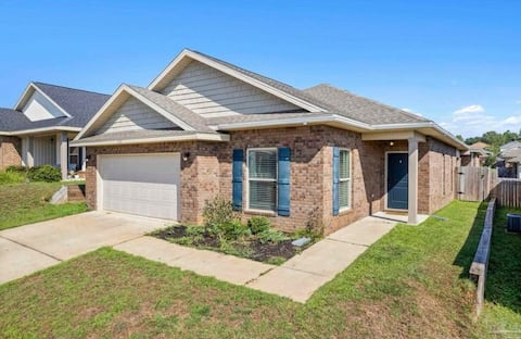 Large Home | Close to Beach | Breakfast Included
