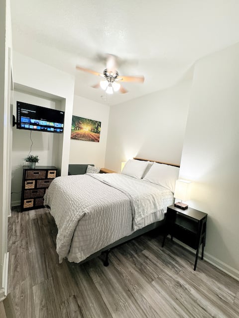 1157#3 / Tiny studio, Great Location, Dubuque