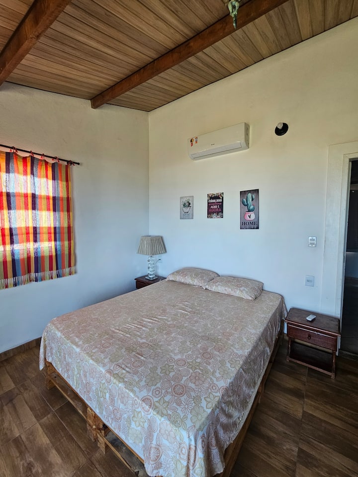 Dhoma 3 në katin e sipërm, hyrja me shkallë.