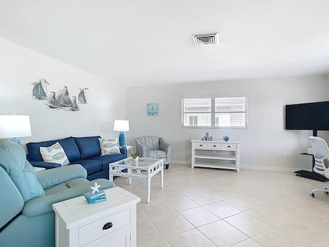 Popular Airbnb listing: Englewood Beach Villa - 3 min Walk to the Beach! in Manasota Key