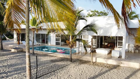 Seaside Paradise: 5-Bedroom Beach House with Pool