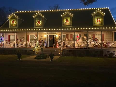 Cozy Elegance•sleeps 12•3 full baths•8 beds