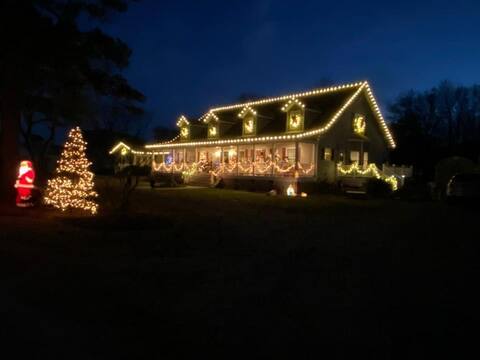 Sleeps 12 • 3.9 Miles to Colonial Williamsburg