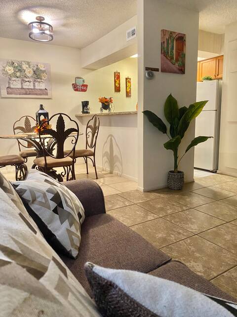 Comfortable condo, 4 guests.