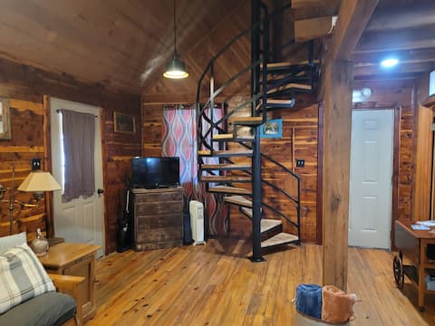 Top Airbnb: Buffalo Trails Cabin in Jasper