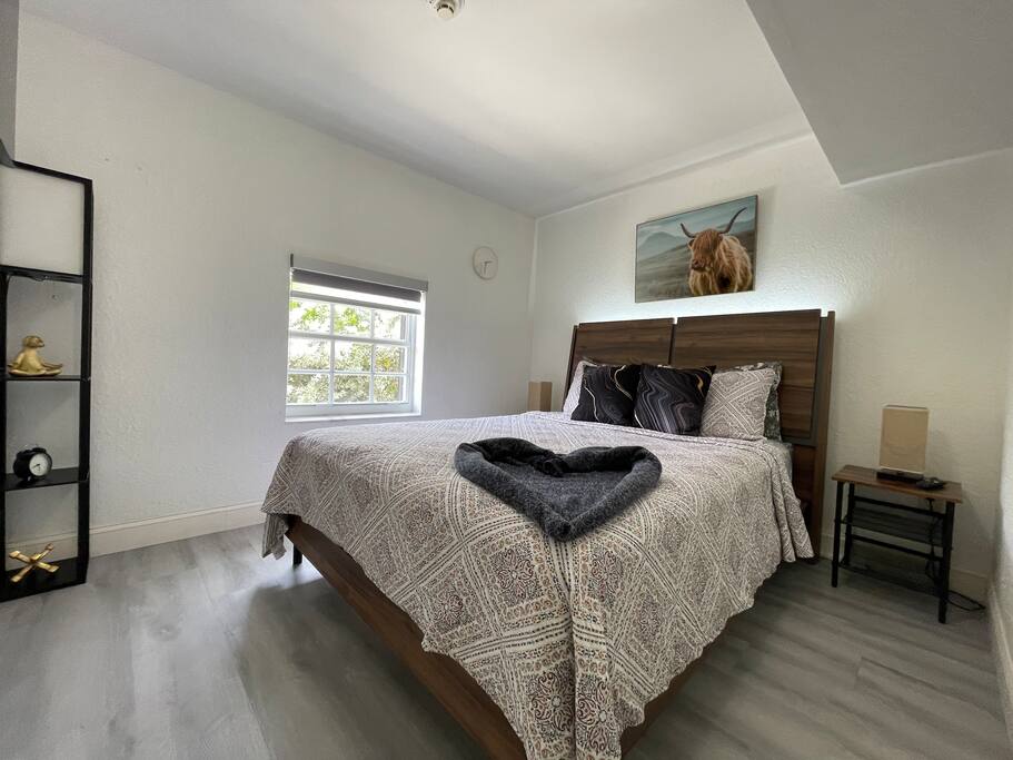 Airbnb Cozy Place apt 1&1, w/patio; 7mins to Mia airport.