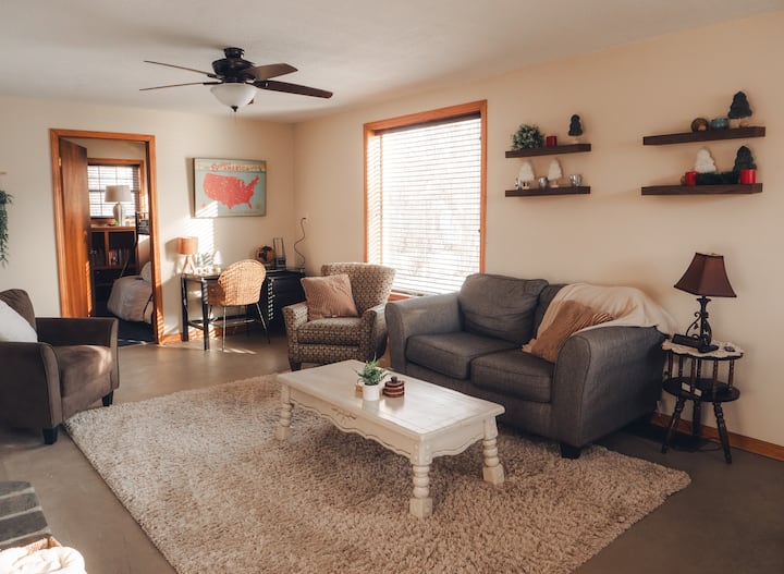 Stray Chalet: 2-bedroom Home On A Quiet Street - Bryan, OH