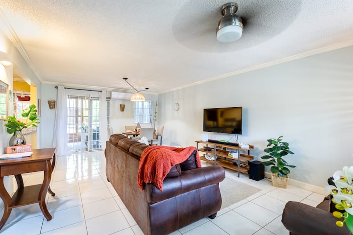 Kotch N Chill, Montego Bay Gated Complex With Pool - Montego Bay