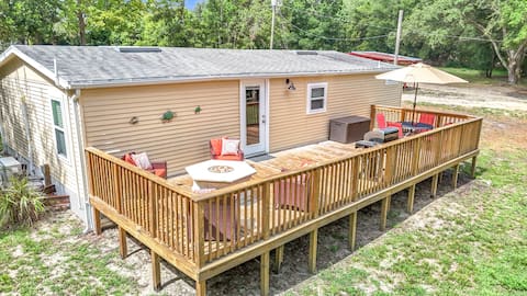 Cheerful,  two bedroom Animal loving home,