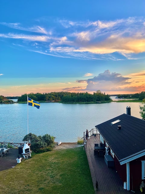 Beautiful private lakeside property in Grisslehamn (whole place)