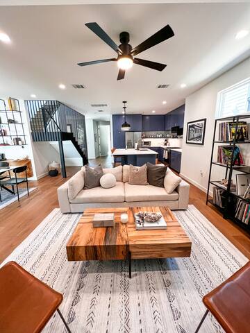 Downtown Luxury Home w/ Pool & Hot Tub Near Lake gallery image 2